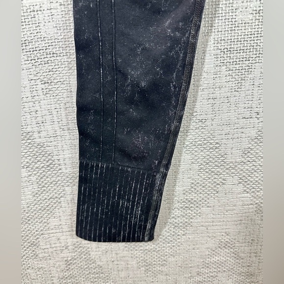 Daily Practice black marble leggings size S - Picture 2 of 8